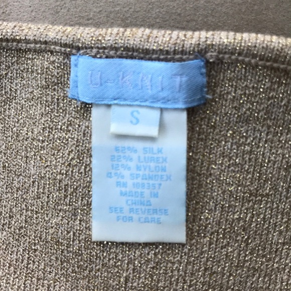 🔥TOTAL VAMP TOP — U-Knit. Glistening Gold Shimmer. Off Shoulder 🌺 STUNNING !♥️ - Picture 6 of 8